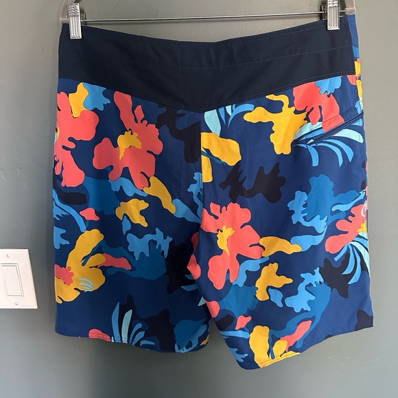 NWOT Patagonia Board shorts tropical print - Picture 2 of 4